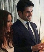 Fahriye Evcen ile Burak Özçivit Nişanlandı Fahriye Evcen ile Burak Özçivit Nişanlandı