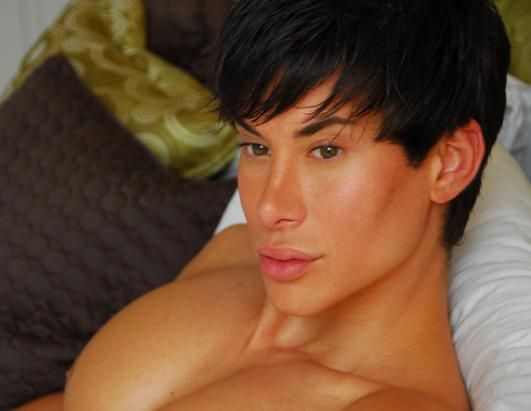 Justin Jedlica kene benzeyen adam