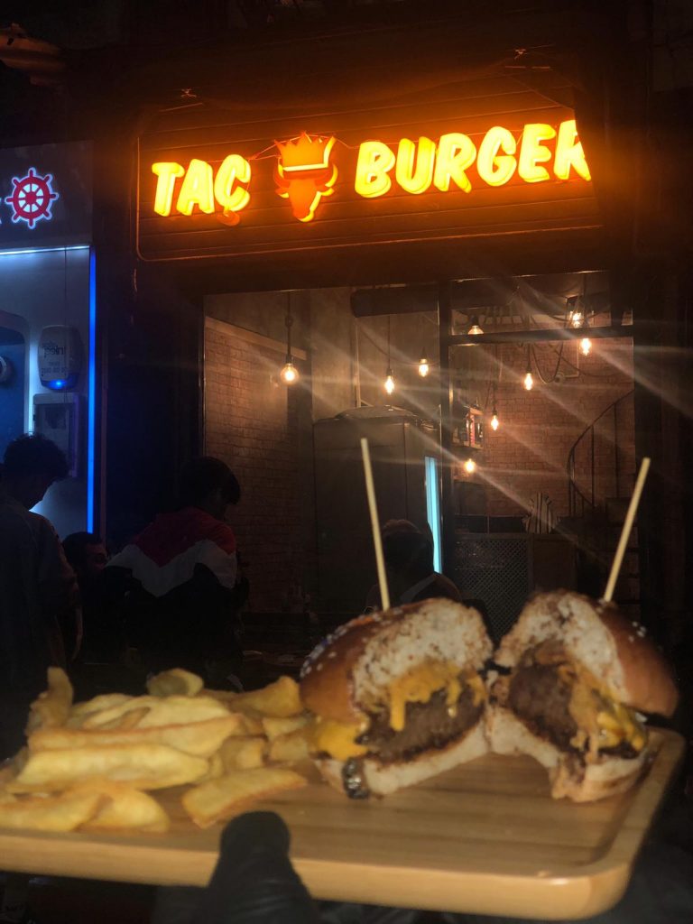 tac burger balat hamburger dukkani 1