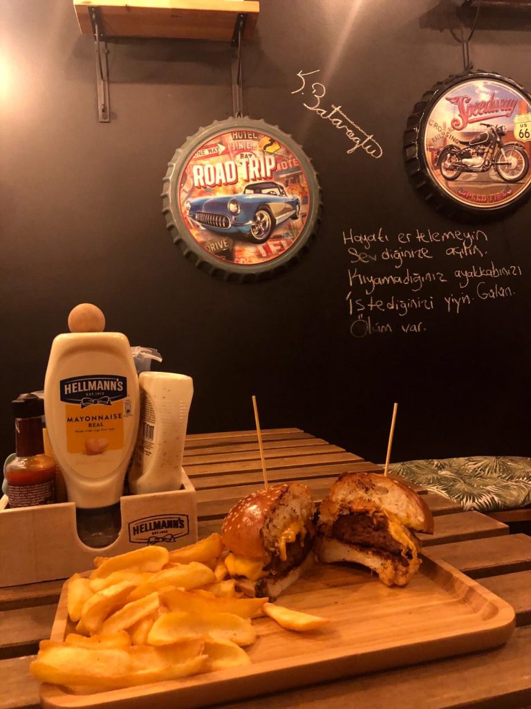 tac burger balat hamburger dukkani 3 1